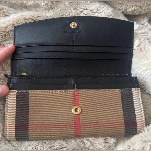 Burberry | Women’s Sleek Design Long Wallet Leather & Canvas Snap Closure - Picture 5 of 11